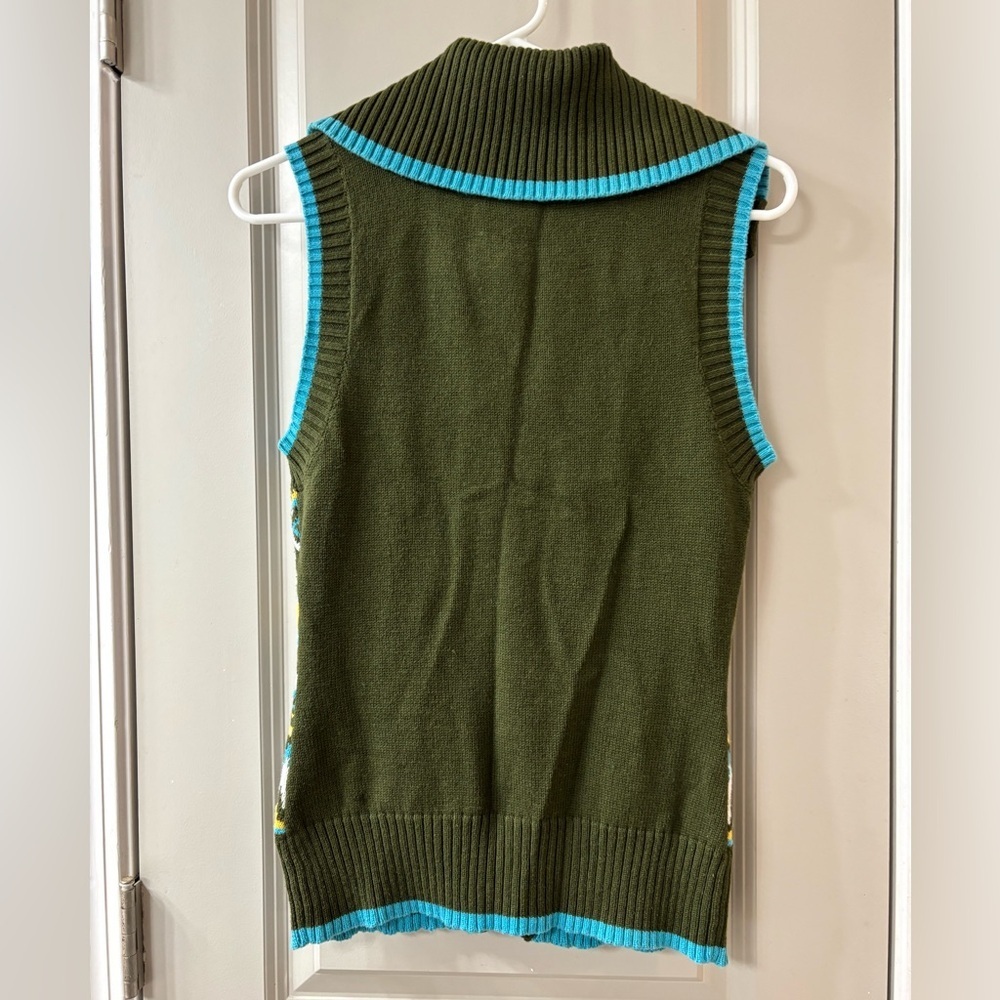 Red Camel Sleeveless Patterned Sweater Vest - Picture 3 of 5